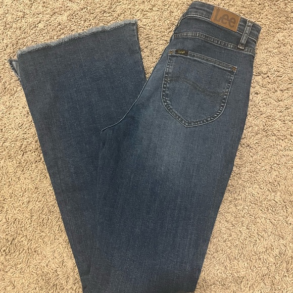 NWT✨ LEE women’s size 8 Heritage High Rise Flare jean with raw hem - Picture 8 of 8